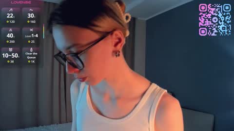 Snapshot of sunnivagaillard chatting on 24, 3, 2026 Kiki online show from 24, 3, 2026