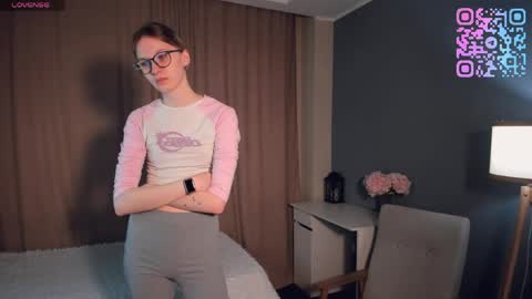 Snapshot of sunnivagaillard chatting on 10, 4, 2026 Kiki online show from 10, 4, 2026