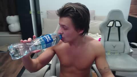 Alice and Sergey online show from 21, 11, 2025