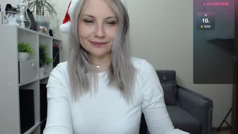 Snapshot of sunny_bunny6 chatting on 25, 12, 2024 Naomi online show from 25, 12, 2024