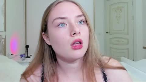 Snapshot of sunny_love__ chatting on 7, 11, 2025 Vanessa online show from 7, 11, 2025