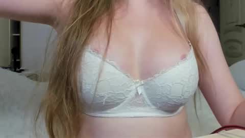 Snapshot of sunny_love__ chatting on 8, 11, 2025 Vanessa online show from 8, 11, 2025