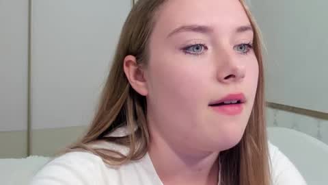 Snapshot of sunny_love__ chatting on 28, 11, 2025 Vanessa online show from 28, 11, 2025