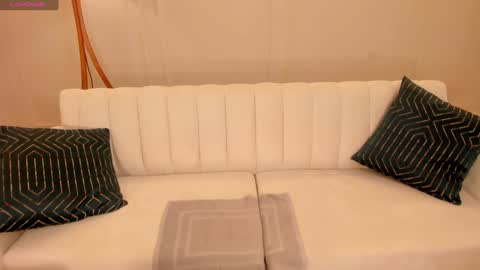 Sunny Rivers online show from 2, 2, 2025