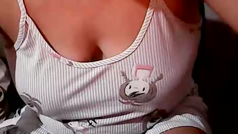 Snapshot of sunshine_38 chatting on 4, 1, 2025 sunshine_38 online show from 4, 1, 2025