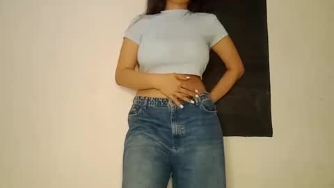 Snapshot of sunshine_days chatting on 15, 12, 2024 Annie online show from 15, 12, 2024