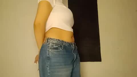 Snapshot of sunshine_days chatting on 16, 12, 2024 Annie online show from 16, 12, 2024