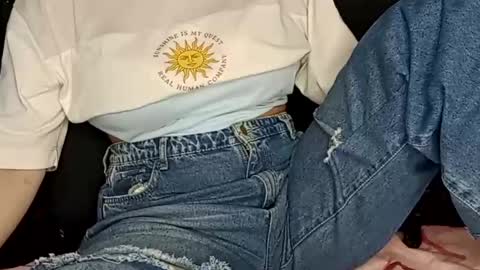 Snapshot of sunshine_days chatting on 8, 1, 2025 Annie online show from 8, 1, 2025