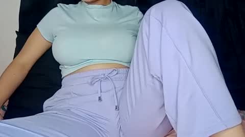 Snapshot of sunshine_days chatting on 14, 1, 2025 Annie online show from 14, 1, 2025