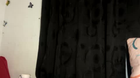 Snapshot of sunshine_days chatting on 4, 2, 2025 Annie online show from 4, 2, 2025