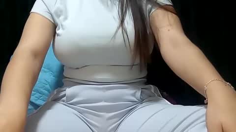 Snapshot of sunshine_days chatting on 1, 3, 2025 Annie online show from 1, 3, 2025