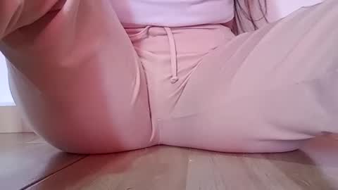 Snapshot of sunshine_days chatting on 21, 10, 2025 Annie online show from 21, 10, 2025