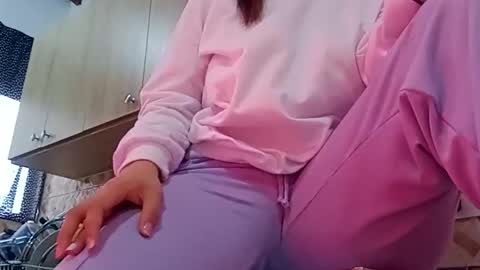 Snapshot of sunshine_days chatting on 25, 11, 2025 Annie online show from 25, 11, 2025