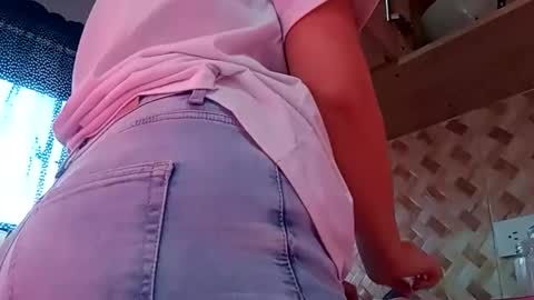 Snapshot of sunshine_days chatting on 3, 12, 2025 Annie online show from 3, 12, 2025