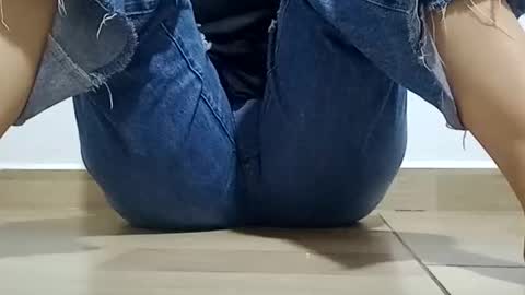 Snapshot of sunshine_days chatting on 13, 12, 2025 Annie online show from 13, 12, 2025