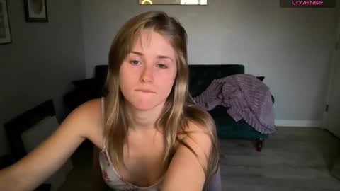 Snapshot of sunshine_pixie chatting on 31, 10, 2025 Sunray online show from 31, 10, 2025