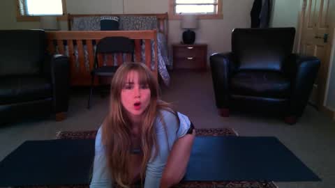 Snapshot of sunshine_pixie chatting on 22, 11, 2025 Sunray online show from 22, 11, 2025