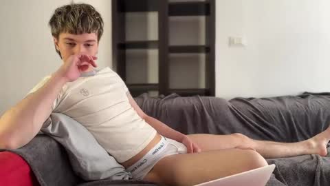 Snapshot of sunshinealex chatting on 8, 4, 2026 sunshinealex online show from 8, 4, 2026