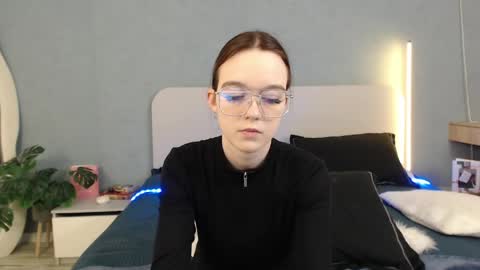 Snapshot of sunylily chatting on 19, 4, 2026 Lilith online show from 19, 4, 2026
