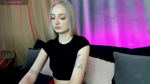 Snapshot of susan__clark chatting on 25, 2, 2025 Annie online show from 25, 2, 2025