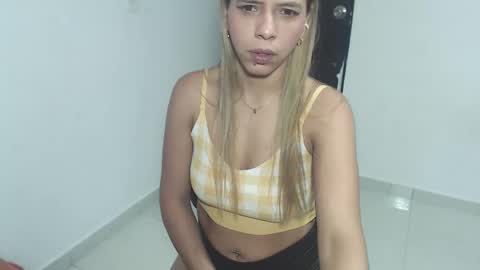 Snapshot of susanleroy chatting on 5, 3, 2025 susanleroy online show from 5, 3, 2025