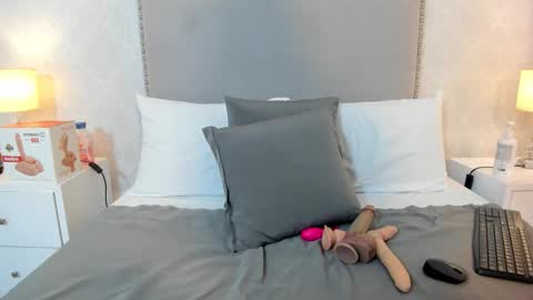 susanthomass online show from 12, 2, 2026