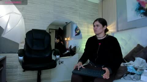   online show from 17, 4, 2026