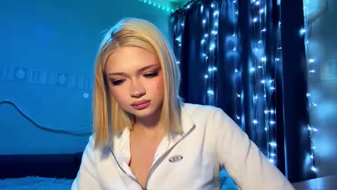 Snapshot of suzannabarmes chatting on 15, 3, 2026 Stacy online show from 15, 3, 2026