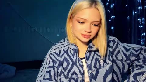 Snapshot of suzannabarmes chatting on 18, 3, 2026 Stacy online show from 18, 3, 2026