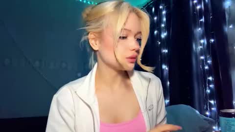 Snapshot of suzannabarmes chatting on 19, 3, 2026 Stacy online show from 19, 3, 2026