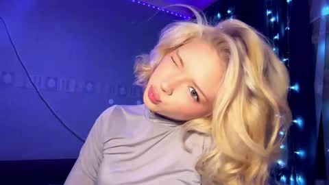 Snapshot of suzannabarmes chatting on 24, 3, 2026 Stacy online show from 24, 3, 2026