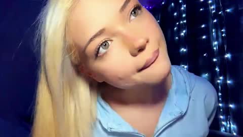 Snapshot of suzannabarmes chatting on 26, 3, 2026 Stacy online show from 26, 3, 2026