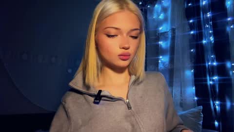 Snapshot of suzannabarmes chatting on 31, 3, 2026 Stacy online show from 31, 3, 2026