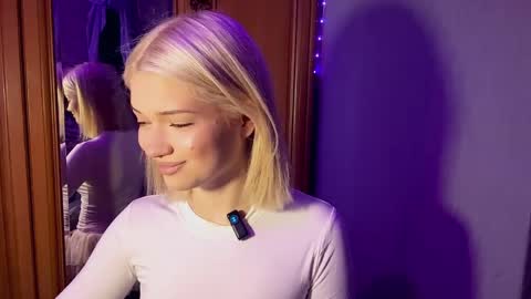 Snapshot of suzannabarmes chatting on 1, 4, 2026 Stacy online show from 1, 4, 2026