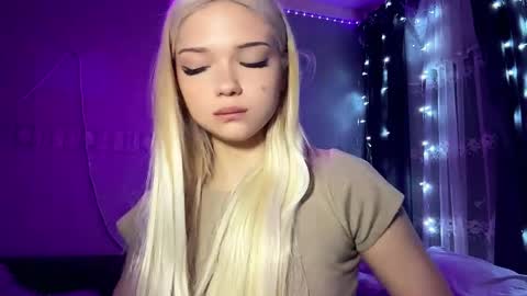 Snapshot of suzannabarmes chatting on 8, 4, 2026 Stacy online show from 8, 4, 2026