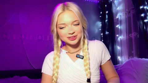 Snapshot of suzannabarmes chatting on 13, 4, 2026 Stacy online show from 13, 4, 2026