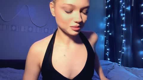 Snapshot of suzannabarmes chatting on 19, 4, 2026 Stacy online show from 19, 4, 2026