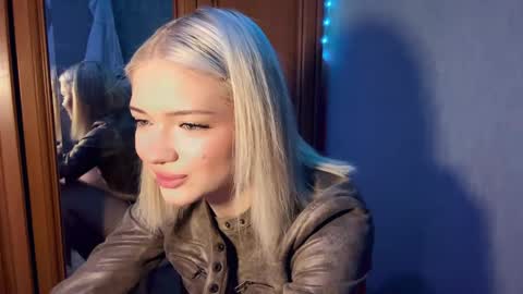 Snapshot of suzannabarmes chatting on 21, 4, 2026 Stacy online show from 21, 4, 2026