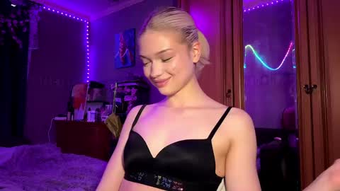 Snapshot of suzannabarmes chatting on 16, 5, 2026 Stacy online show from 16, 5, 2026