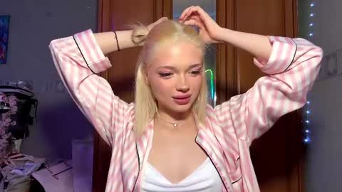 Snapshot of suzannabarmes chatting on 11, 6, 2026 Stacy online show from 11, 6, 2026