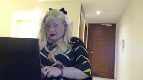 Snapshot of suzannebanci chatting on 15, 5, 2026 My name is Sissy or more fully Suzanna Aprilia Maria Mariquita Catarina Chinita Banci. Soy una puta - que chimba ladybug online show from 15, 5, 2026