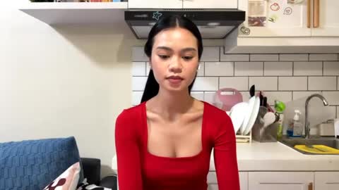 Snapshot of suzannenightlinger chatting on 29, 4, 2026 Shenyue online show from 29, 4, 2026