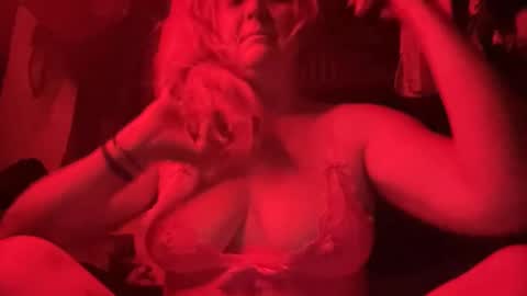 Snapshot of suzieqnextdoor chatting on 5, 5, 2026 Suzie Q online show from 5, 5, 2026