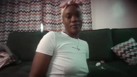 Snapshot of suzita510158 chatting on 4, 11, 2025 Wildpeachy online show from 4, 11, 2025