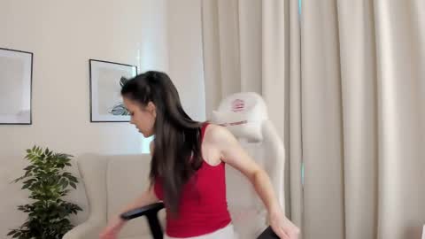 Suzy  next stream  Thursday Friday Saturday online show from 19, 1, 2025