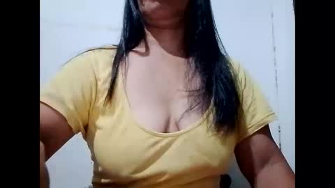 Snapshot of suzzie_hot chatting on 4, 1, 2025 suzzie_hot online show from 4, 1, 2025