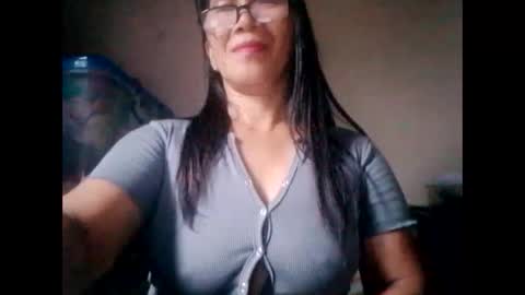 Snapshot of suzzie_hot chatting on 12, 1, 2025 suzzie_hot online show from 12, 1, 2025