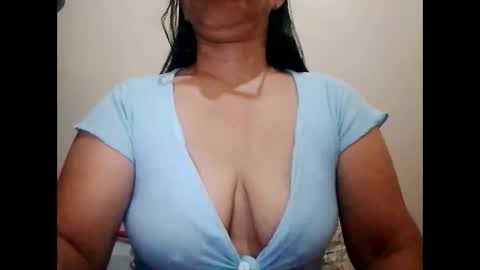 Snapshot of suzzie_hot chatting on 24, 2, 2025 suzzie_hot online show from 24, 2, 2025