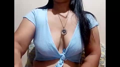 Snapshot of suzzie_hot chatting on 4, 3, 2025 suzzie_hot online show from 4, 3, 2025