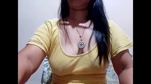 Snapshot of suzzie_hot chatting on 5, 3, 2025 suzzie_hot online show from 5, 3, 2025